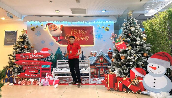 Dịch vụ trang tr&iacute; c&acirc;y th&ocirc;ng Noel